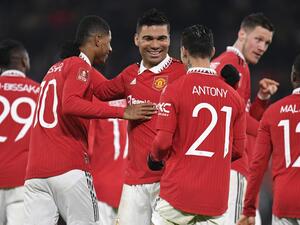 Manchester United's Brazilian midfielder Casemiro (C) celebrates with teammates after scoring their second goal during the English FA Cup fourth round football match between Manchester United and Reading at Old Trafford in Manchester, north west England, on January 28, 2023. (Photo by Oli SCARFF / AFP)
