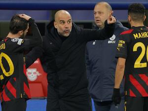 Manchester City's Spanish manager Pep Guardiola (C) gives instructions to Manchester City's Portuguese midfielder Bernardo Silva (L) and Manchester City's Algerian midfielder Riyad Mahrez (R) from the sidelines during the UEFA Champions League round of 16, first-leg football match between RB Leipzig and Manchester City in Leipzig, eastern Germany on February 22, 2023. (Photo by Odd ANDERSEN / AFP)
