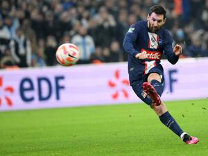 Paris Saint-Germain's Argentine forward Lionel Messi takes a free kick during the French Cup round of 16 football match between Olympique Marseille (OM) and Paris Saint-Germain (PSG) at Stade Velodrome in Marseille, southern France on February 8, 2023. (Photo by NICOLAS TUCAT / AFP)