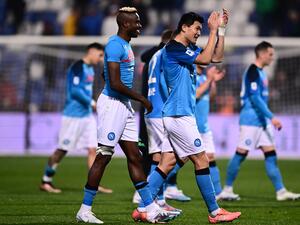 Napoli's Nigerian forward Victor Osimhen (L) and Napoli's South Korean defender Min-jae Kim acknowledge the public at the end of the Italian Serie A football match between Sassuolo and Napoli on February 17, 2023 at the Citta del tricolore stadium in Sassuolo. (Photo by Marco BERTORELLO / AFP)