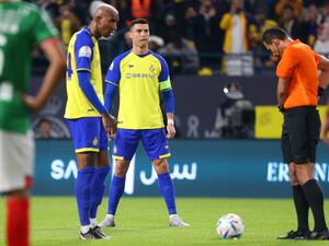 Nassr's Portuguese forward Cristiano Ronaldo (C) attempts a free-kick during the Saudi Pro League football match between Al-Nassr and Al-Ettifaq at the King Fahd Stadium in the Saudi capital Riyadh on January 22, 2023. (Photo by Fayez NURELDINE / AFP)