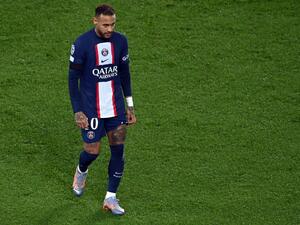 Paris Saint-Germain's Brazilian forward Neymar leaves the pitch at the half-time of the UEFA Champions League football match between Paris Saint-Germain (PSG) and Bayern Munich (FC Bayern Muenchen) at the Parc des Princes in Paris, on February 14, 2023. (Photo by Alain JOCARD / AFP)