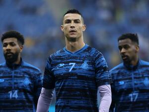 Nassr's Portuguese forward Cristiano Ronaldo (C) warms up ahead of the Saudi Super Cup semi-final football match between Al-Ittihad and Al-Nassr at the King Fahd Stadium in Riyadh on January 26, 2023. (Photo by Fayez NURELDINE / AFP)
