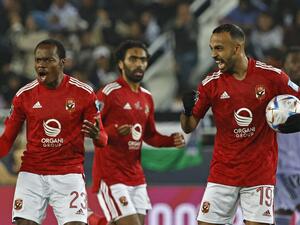 فريق الأهلي يتحدى المقاولون العرب اليوم (المصدر: أ ف ب)