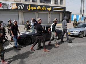 اعتداء المستوطنين بحماية الجيش الاسرائيلي - الصورة عن وكالة وفا الفلسطينية