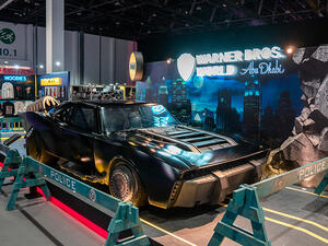 Celebrating Warner Bros.’ 100th anniversary: Warner Bros. World™ Abu Dhabi takes guests on a momentous journey inside Middle East Film & Comic Con 2023