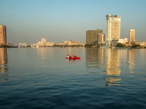مركب شراعي في نهر النيل في العاصمة المصرية القاهرة