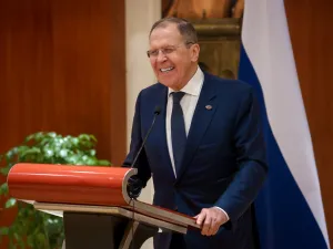  بلينكن "أبلغت لافروف أننا مستعدون مهما حدث في العالم للانخراط في الحد من الأسلحة الإستراتيجية"