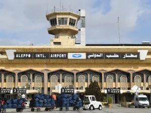 اسرائيل تقصف مطاري حلب والنيرب في سوريا