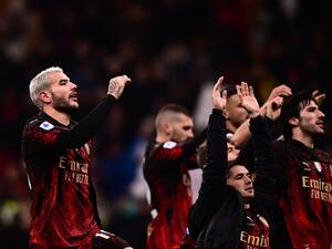 AC Milan's French defender Theo Hernandez (L) and teammates acknowledge the public at the end of during the Italian Serie A football match between AC Milan and Atalanta on February 26, 2023 at the San Siro stadium in Milan. (Photo by Marco BERTORELLO / AFP)