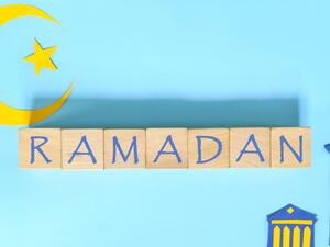 اصنعيه بنفسك: هلال ونجوم رمضان بخيطان الصوف 