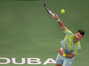 Serbia's Novak Djokovic hits a return against Netherlands' Tallon Griekspoor during their Dubai Duty Free Tennis Championship match in Dubai on March 1, 2023. (Photo by Karim SAHIB / AFP)