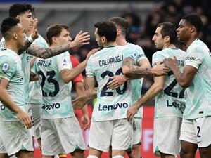 nter Milan's Armenian midfielder Henrikh Mkhitaryan (2ndR) celebrates with teammates after opening the scoring during the Italian Serie A football match between Inter and Lecce on March 5, 2023 at the San Siro (Giuseppe-Meazza) stadium in Milan. (Photo by Isabella BONOTTO / AFP)