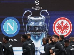 Frankfurt's players take part in a training session on the eve of the UEFA Champions League round of 16, 2nd-leg football match SSC Napoli vs Eintracht Frankfurt in Frankfurt, western Germany, on March 14, 2023. (Photo by Daniel ROLAND / AFP)