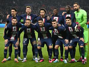 PSG's players pose ahead of the UEFA Champions League football match between Paris Saint-Germain (PSG) and Bayern Munich (FC Bayern Muenchen) at the Parc des Princes in Paris, on February 14, 2023. (Photo by Anne-Christine POUJOULAT / AFP)