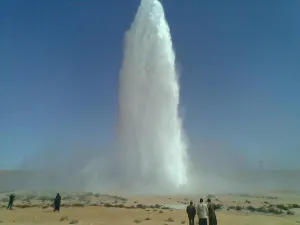 التسريب أدى لإهدار آلاف الأمتار المكعبة من المياه التي كان ينقلها المسار الشرقي للنهر الصناعي