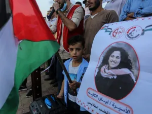 يبلغ عدد الأسرى في سجون الاحتلال نحو 4780، من بينهم 160 طفلًا و29 أسيرة، و914 معتقلًا إداريًّا.