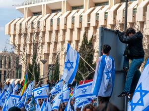 Israeli people protesting against the judicial reform
