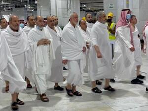 استبعدت وسائل إعلام فلسطينية عقد أي لقاء بين الرئيس الفلسطيني محمود عباس الذي حل في السعودية ايضا، وزعيم حماس إسماعيل هنية.