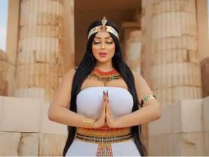 البلوغر والموديل سلمي الشيمي 25 عاما