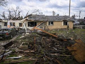 Harsh weather batters US, kills at least 11