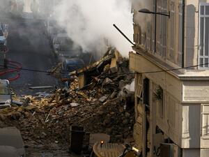 4 injured in France building collapse
