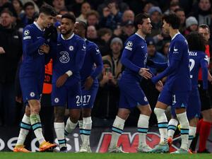 Chelsea's German midfielder Kai Havertz (L) is mobbed by teammates after scoring the team's second goal from the penalty spot during the UEFA Champions League round of 16 second-leg football match between Chelsea and Borrusia Dortmund at Stamford Bridge in London on March 7, 2023. (Photo by Adrian DENNIS / AFP)