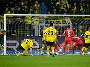 Leipzig's Swedish midfielder Emil Forsberg (2R) scores during the German first division Bundesliga football match between Borussia Dortmund and RB Leipzig in Dortmund on March 3, 2023. (Photo by INA FASSBENDER / AFP)