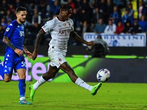 AC Milan's Portuguese forward Rafael Leao (C) scores the 3-1 gol during the Italian Serie A football math between Empoli and AC Milan on October 1, 2022 at the Carlo-Castellani stadium in Empoli. (Photo by Alberto PIZZOLI / AFP)