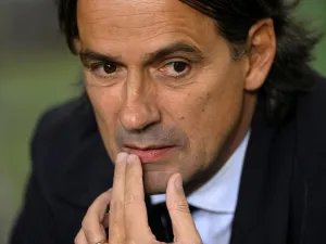 Inter Milan's Italian coach Simone Inzaghi looks on prior the UEFA Champions League last 16 second leg football match between FC Porto and Inter Milan at the Dragao stadium in Porto on March 14, 2023. (Photo by PATRICIA DE MELO MOREIRA / AFP)