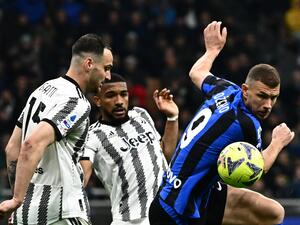 (From L) Juventus' Italian defender Federico Gatti, Juventus' Brazilian defender Bremer and Inter Milan's Bosnian forward Edin Dzeko go for the ball during the Italian Serie A football match between Inter and Juventus on March 19, 2023 at the Giuseppe-Meazza (San Siro) stadium in Milan. (Photo by GABRIEL BOUYS / AFP)