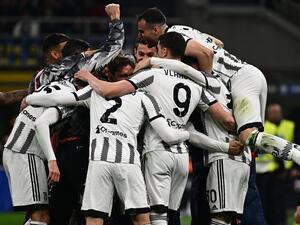 Juventus players celebrate after opening the scoring during the Italian Serie A football match between Inter and Juventus on March 19, 2023 at the Giuseppe-Meazza (San Siro) stadium in Milan. (Photo by GABRIEL BOUYS / AFP)