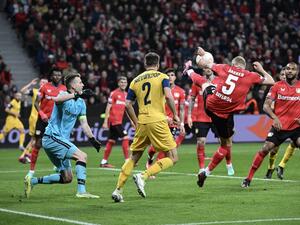Leverkusen's Dutch defender Mitchel Bakker (2R) controls the ball during the UEFA Europa League Group Quarter final First Leg football match between Bayer Leverkusen and Union St-Gilloise in Leverkusen, on April 13, 2023. (Photo by INA FASSBENDER / AFP)