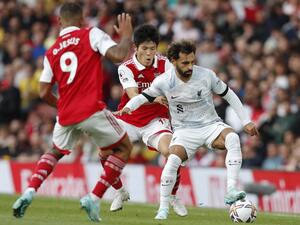 Liverpool's Egyptian striker Mohamed Salah (R) vies with Arsenal's Japanese defender Takehiro Tomiyasu (2R) during the English Premier League football match between Arsenal and Liverpool at the Emirates Stadium in London on October 9, 2022. (Photo by Ian Kington / IKIMAGES / AFP)
