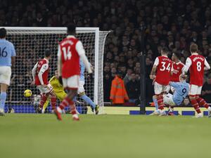 Manchester City's Norwegian striker Erling Haaland (rear R) scores his team third during the English Premier League football match between Arsenal and Manchester City at the Emirates Stadium in London on February 15, 2023. (Photo by Ian Kington / IKIMAGES / AFP)
