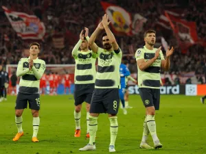 Manchester City's player including German midfielder Ilkay Gundogan (C) after the UEFA Champions League quarter-final, second leg football match between Bayern Munich and Manchester City in Munich, southern Germany on April 19, 2023. (Photo by Odd ANDERSEN / AFP)