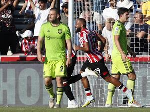 Brentford's French midfielder Bryan Mbeumo (C) celebrates after scoring their fourth goal during the English Premier League football match between Brentford and Manchester United at Brentford Community Stadium in London on August 13, 2022. (Photo by Ian Kington / AFP)