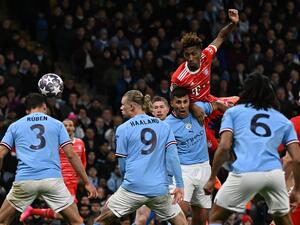 Bayern Munich's French striker Kingsley Coman (C) is unsuccessful with this header during the UEFA Champions League quarter final, first leg football match between Manchester City and Bayern Munich at the Etihad Stadium in Manchester, north-west England, on April 11, 2023. (Photo by Paul ELLIS / AFP)