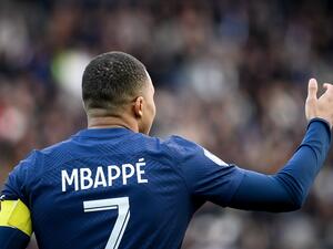 Paris Saint-Germain's French forward Kylian Mbappe wearing the captain armband enters the pitch prior to the French L1 football match between Paris Saint-Germain (PSG) and Stade Rennais FC at The Parc des Princes Stadium in Paris on March 19, 2023. (Photo by FRANCK FIFE / AFP)