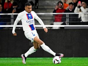 Paris Saint-Germain's French forward Kylian Mbappe runs with the ball during the French L1 football match between SCO Angers and Paris Saint-Germain (PSG) at The Raymond-Kopa Stadium in Angers, western France on April 21, 2023. (Photo by DAMIEN MEYER / AFP)