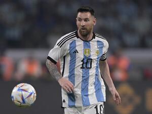 Argentina's forward Lionel Messi controls the ball during the friendly football match between Argentina and Curacao at the Madre de Ciudades stadium in Santiago del Estero, in northern Argentina, on March 28, 2023. (Photo by JUAN MABROMATA / AFP)