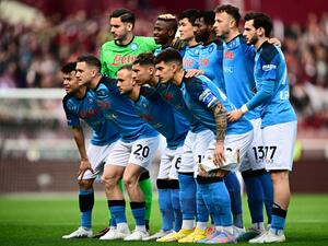 Napoli's players pose for ateam photo prior to the Italian Serie A football match between Torino and Napoli on March 19, 2023 at the Olympic stadium in Turin. (Photo by Marco BERTORELLO / AFP)