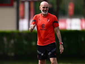 AC Milan's Italian coach Stefano Pioli supervises a training session on April 11, 2023 at the Milanello training center in Carnago, northwest of Milan, on the eve of the UEFA Champions League quarterfinal first leg football match between AC Milan and SSC Napoli. (Photo by GABRIEL BOUYS / AFP)