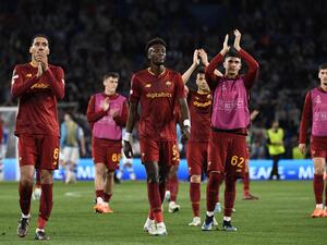 Roma's players applaud at the end of the UEFA Europa League last 16 second leg football match between Real Sociedad and AS Roma at the Reale Arena stadium in San Sebastian on March 16, 2023. (Photo by ANDER GILLENEA / AFP)