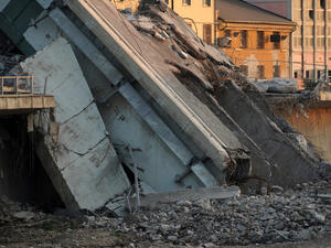 Deaths in Colombia, India bridge collapse