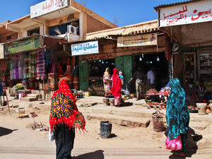 لا يزال السباق المحموم يسيطر على الساحة السودانية