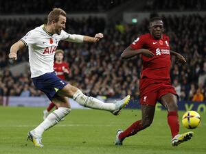 Tottenham Hotspur's English striker Harry Kane (L) scores his team's first goal past Liverpool's French defender Ibrahima Konate (R) during the English Premier League football match between Tottenham Hotspur and Liverpool at Tottenham Hotspur Stadium in London, on November 6, 2022. (Photo by Ian Kington / AFP)