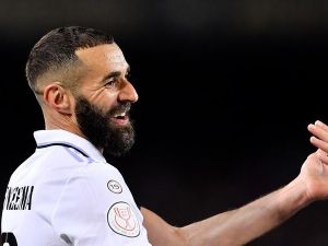 كريم بنزيمة (Photo by Pau BARRENA / AFP)
