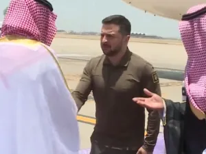 زيلينسكي يصل الى جدة لحضور القمة العربية