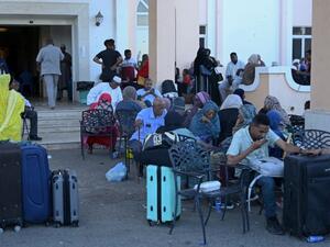 Nigerians flee war in Sudan